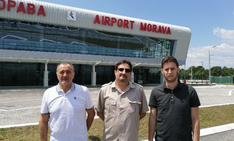 Došli, videli, ne poleteli: Funkcioneri Nove stranke obišli aerodrom "Morava" u Kraljevu