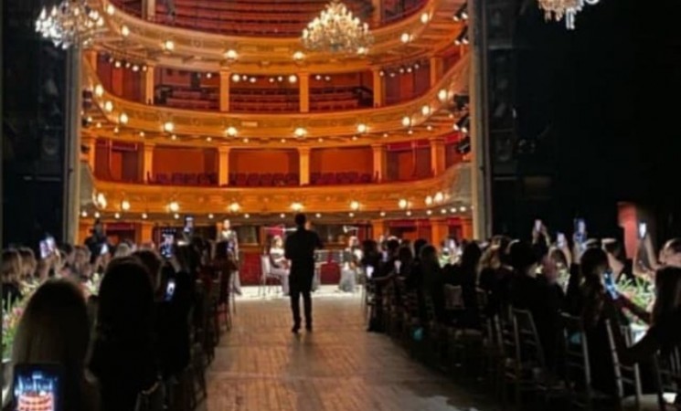 Forum mladih NOVE najstrože osuđuje kafansko slavlje na velikoj sceni Narodnog pozorišta