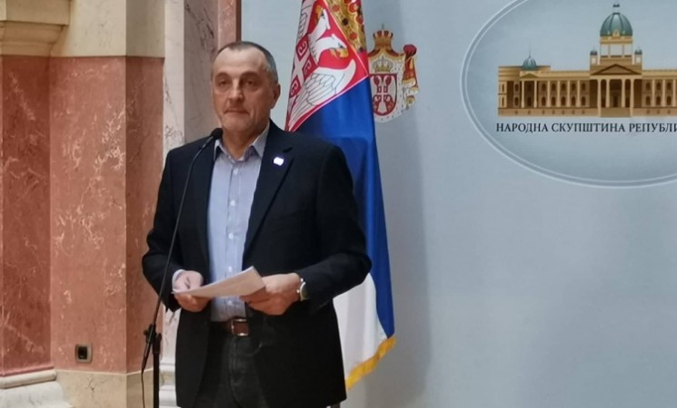 Živković u Parlamentu: Režim kafanizacijom Srbije zataškava afere