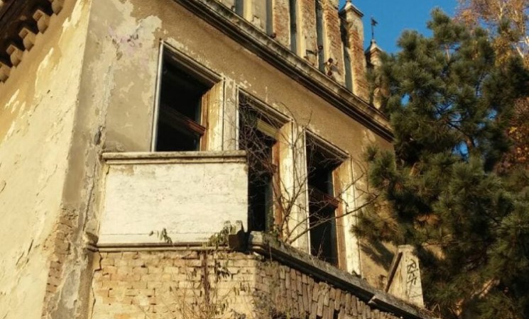 Pinova vila u Zrenjaninu metafora odnosa režima prema kulturi i istoriji naše zemlje