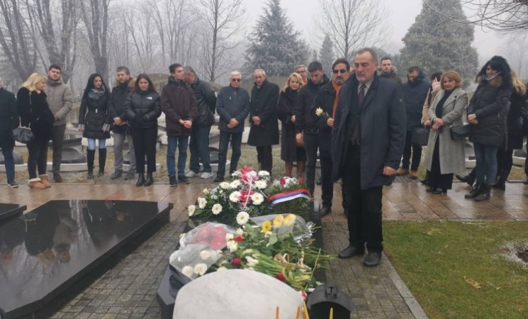 Funkcioneri Nove stranke položili cveće na grob Olivera Ivanovića